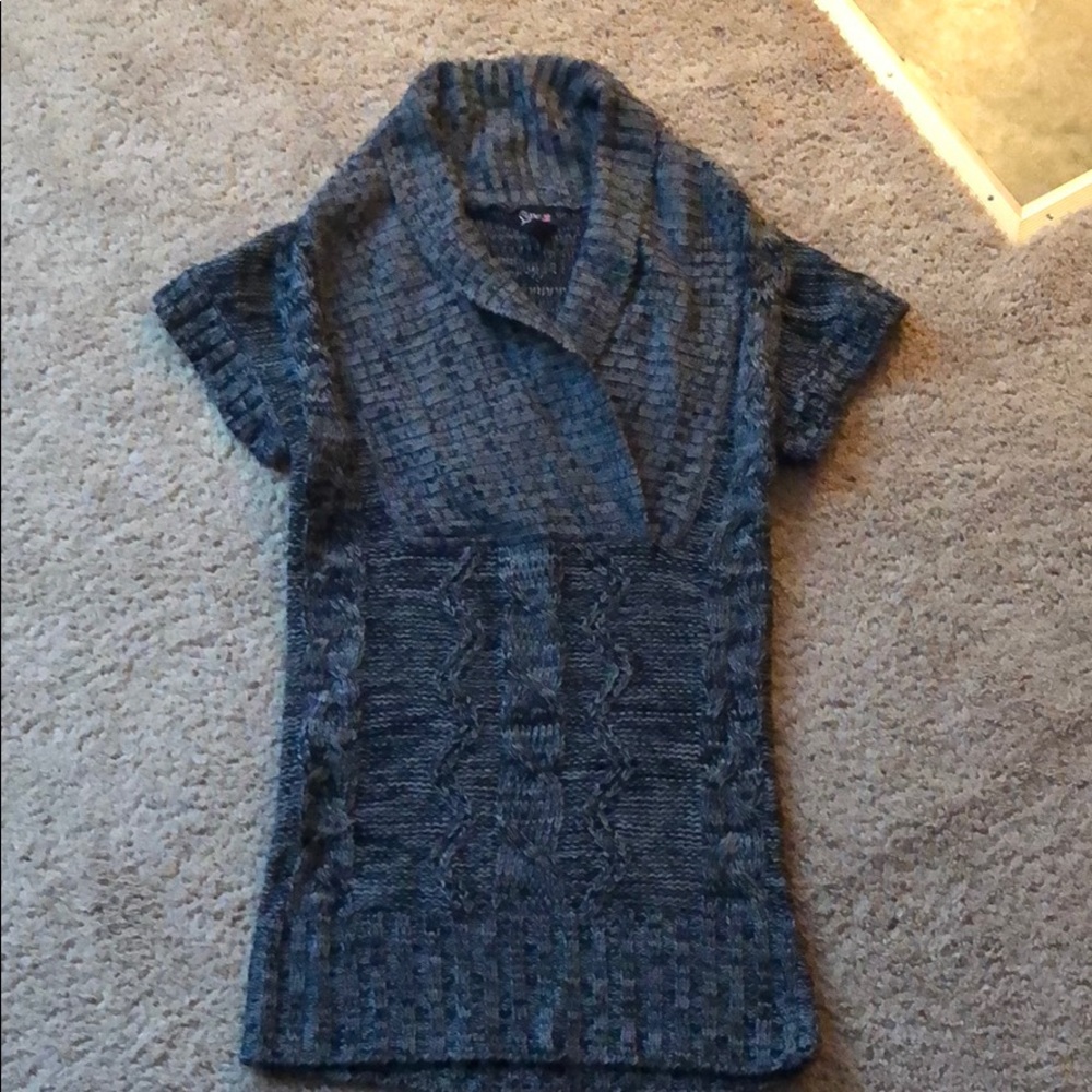 Short sleeve over-lay sweater